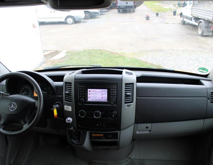 Mercedes-Benz Sprinter 11
