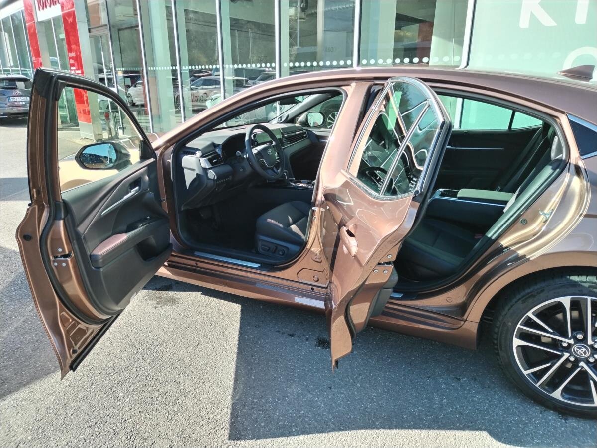 Toyota Camry Sedan / Limuzína 2,5 l 169 kw