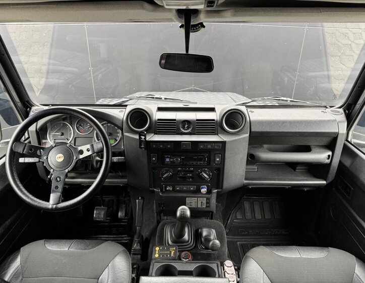 Land Rover Defender Skříň 2,2 l 90 kw