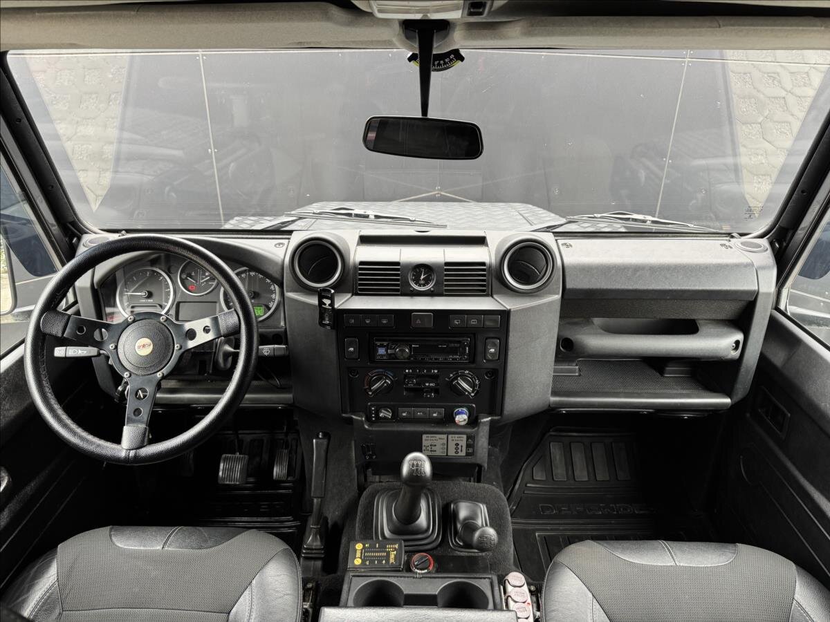 Land Rover Defender Skříň 2,2 l 90 kw