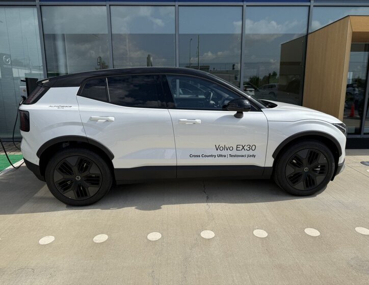 Volvo EX30 SUV / Terénní 0,0 315 kw