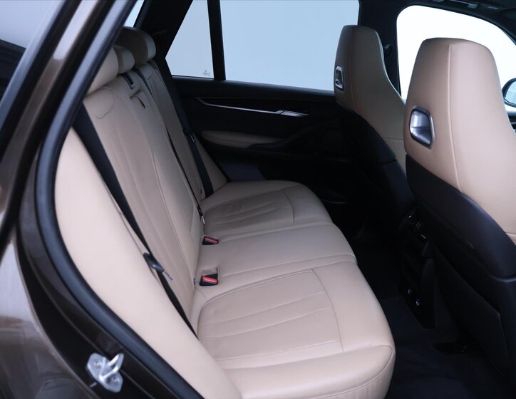 BMW X5 SUV / Terénní 4,4 l 423 kw