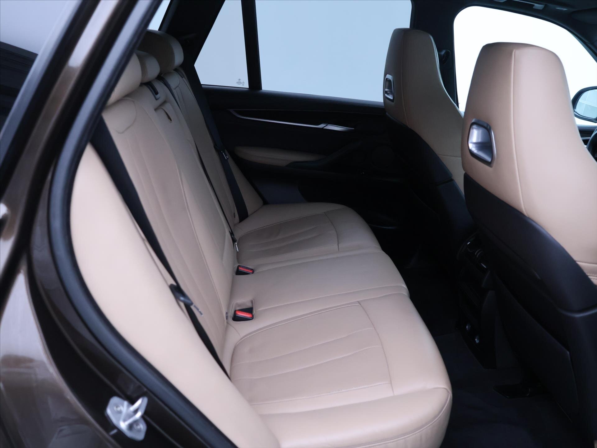 BMW X5 SUV / Terénní 4,4 l 423 kw