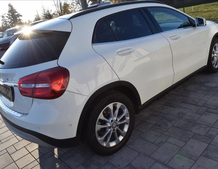 Mercedes-Benz GLA 5