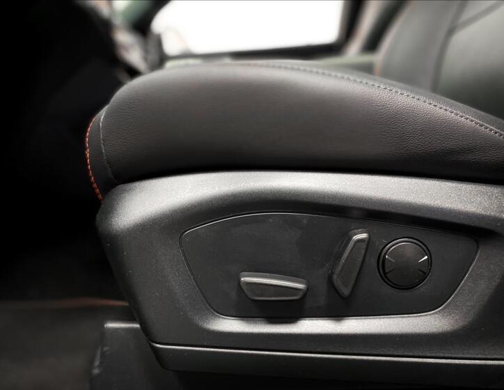 Ford Mustang Mach-E 9