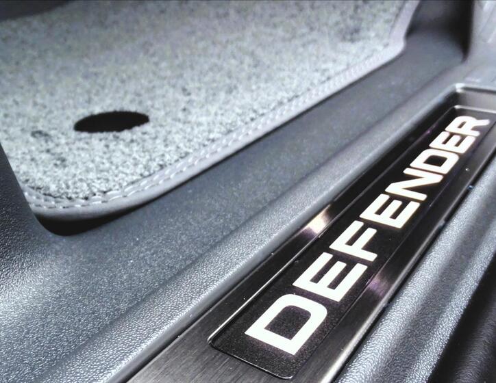 Land Rover Defender 39
