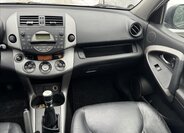 Toyota RAV4 SUV 2,2 l 100 kw