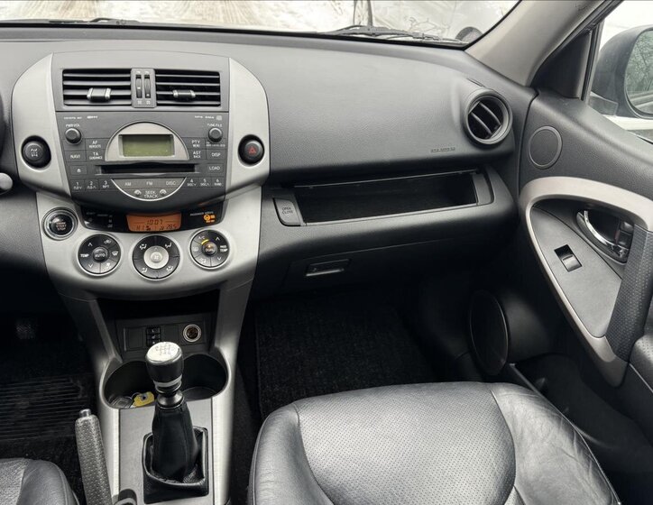 Toyota RAV4 SUV 2,2 l 100 kw