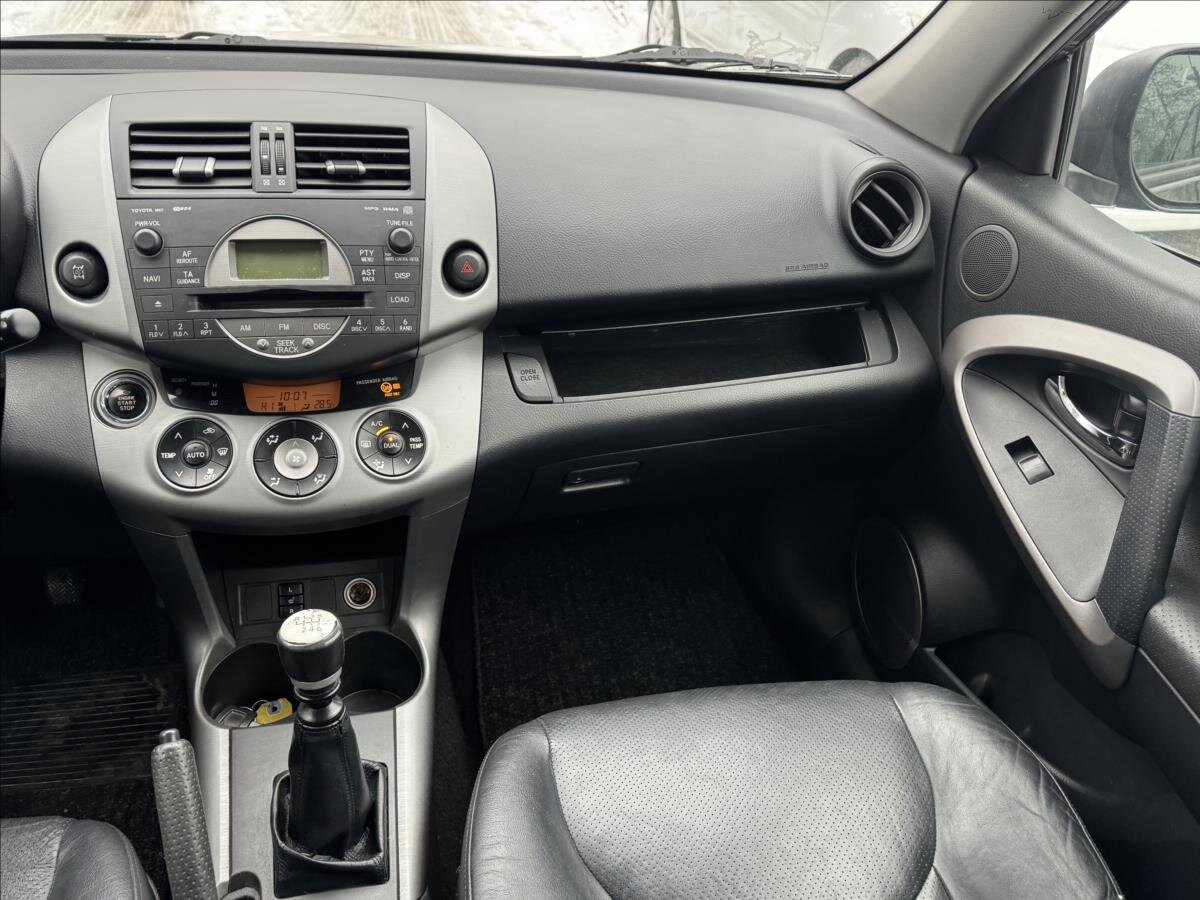 Toyota RAV4 SUV 2,2 l 100 kw