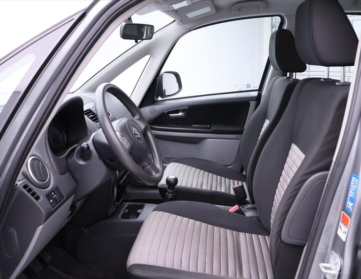 Suzuki SX4 11
