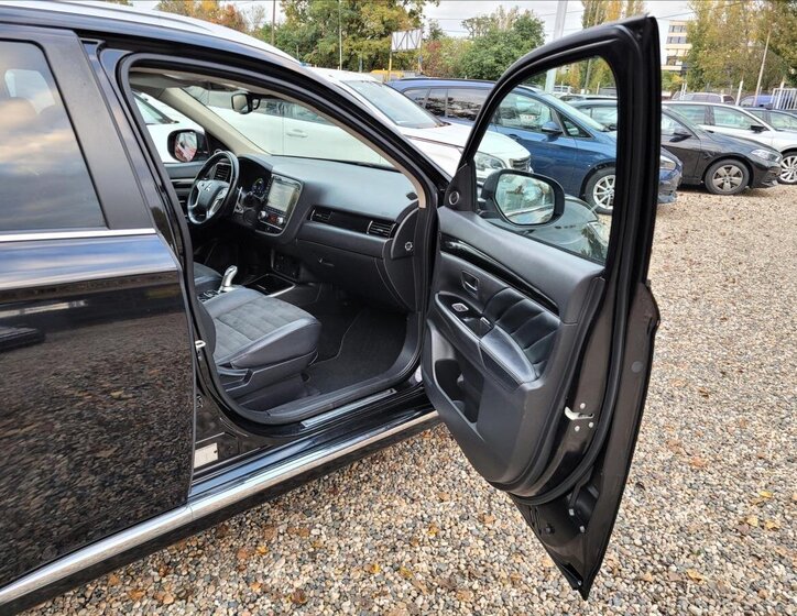 Mitsubishi Outlander SUV / Terénní 2,4 l 165 kw