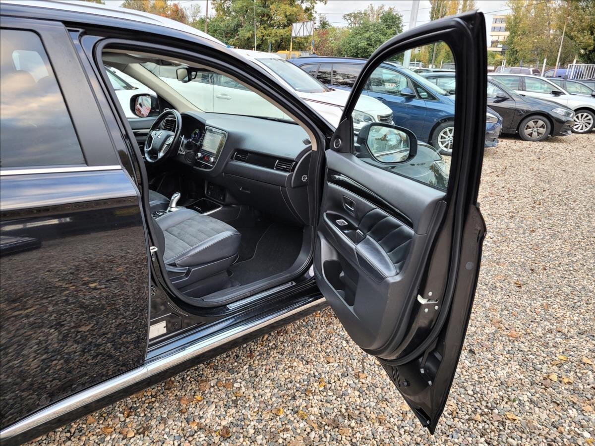 Mitsubishi Outlander SUV / Terénní 2,4 l 165 kw