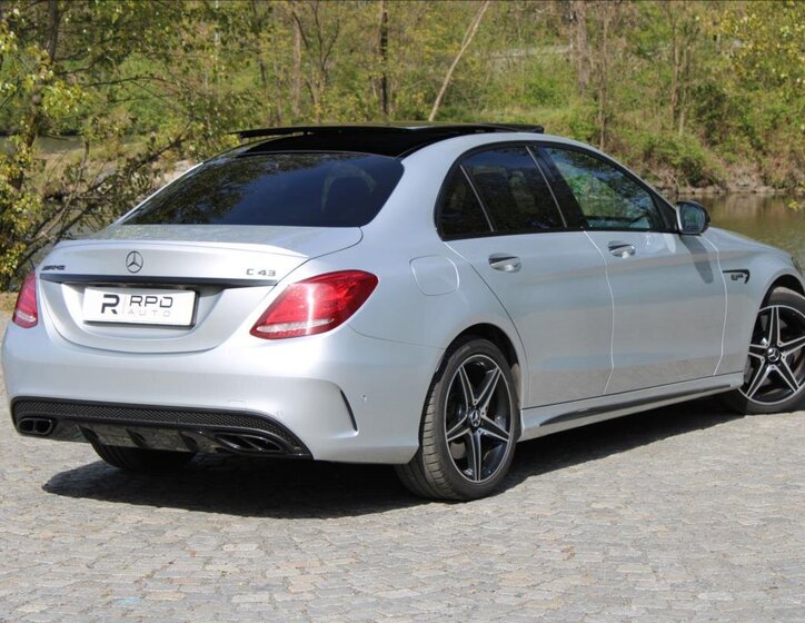 Mercedes-Benz Třídy C Sedan / Limuzína 3,0 l 270 kw