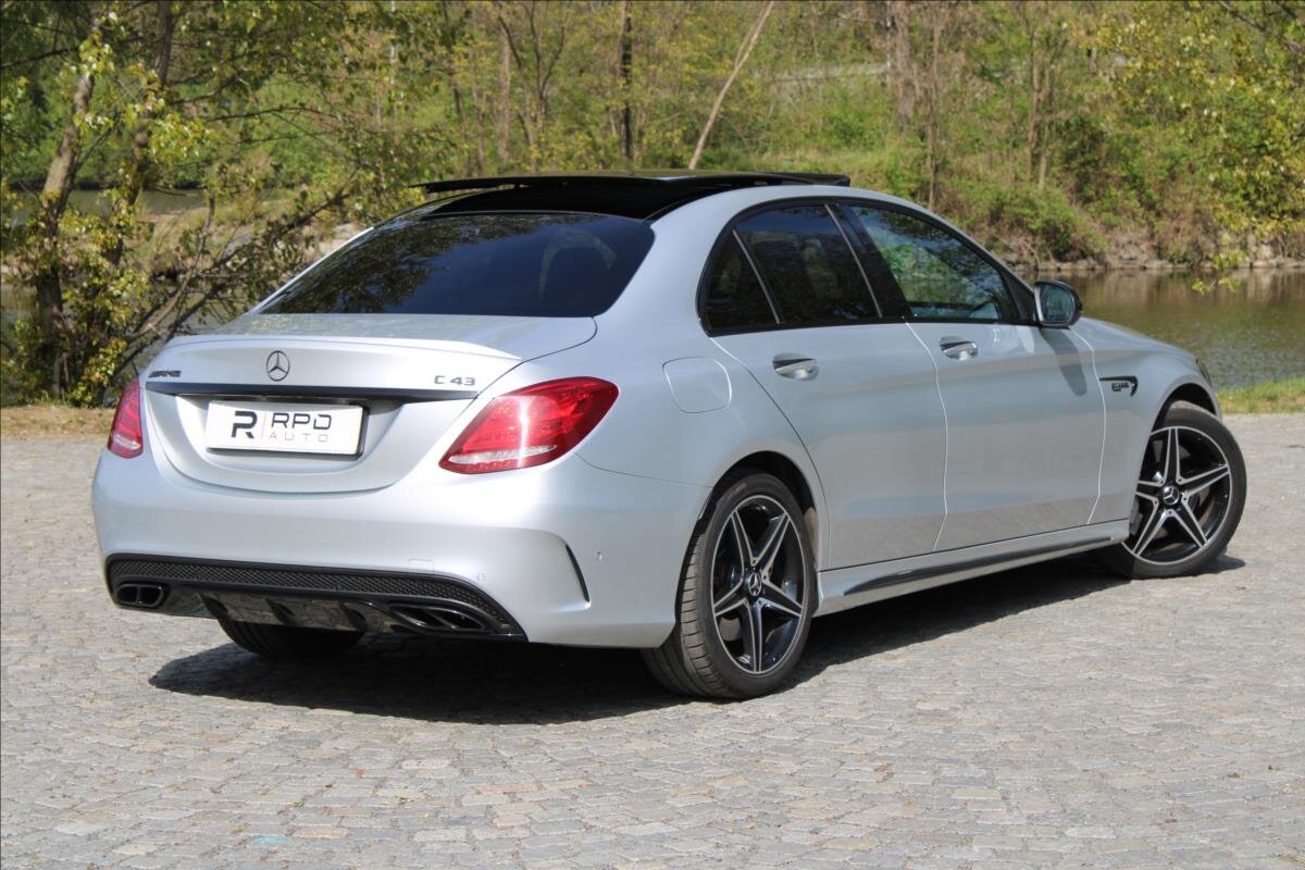 Mercedes-Benz Třídy C Sedan / Limuzína 3,0 l 270 kw