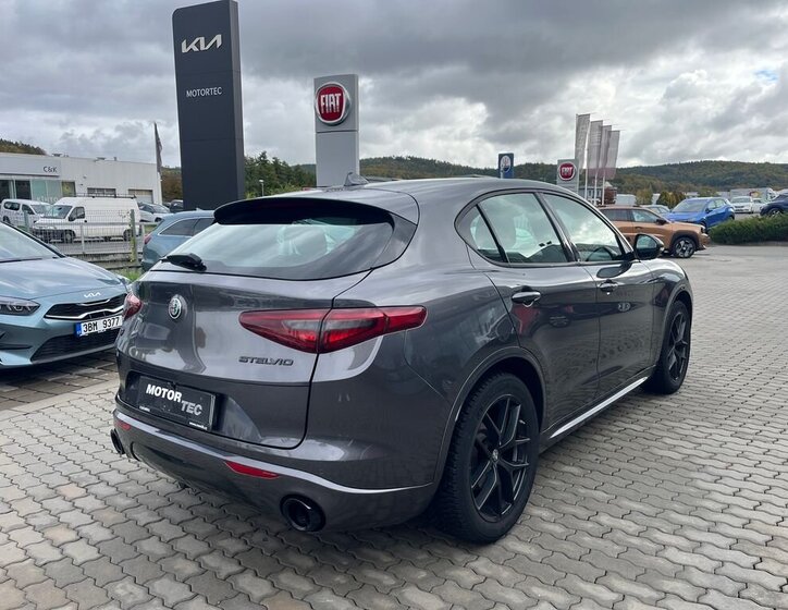 Alfa Romeo Stelvio 3