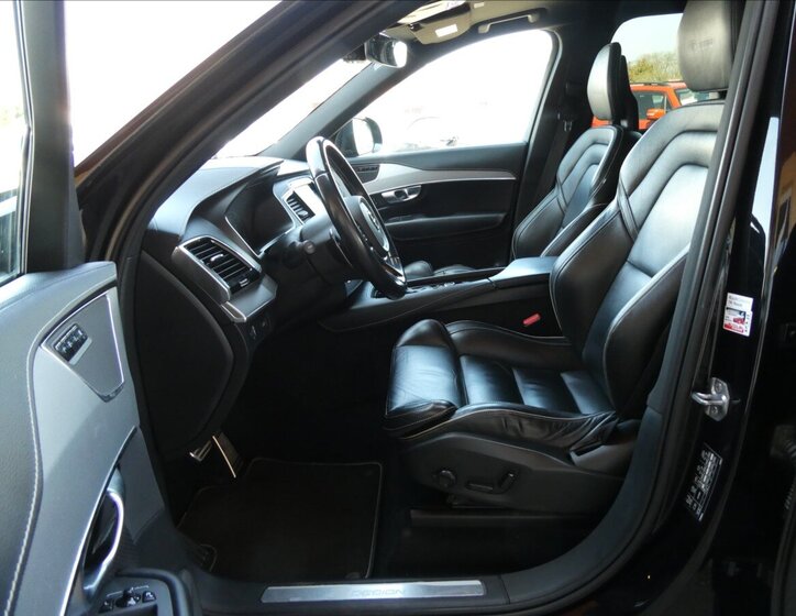 Volvo XC90 SUV / Terénní 2,0 l 228 kw