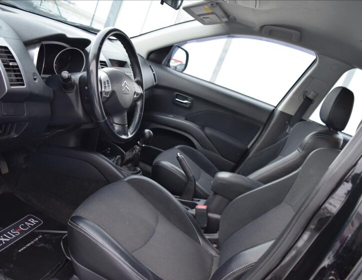 Citroën C-Crosser 15