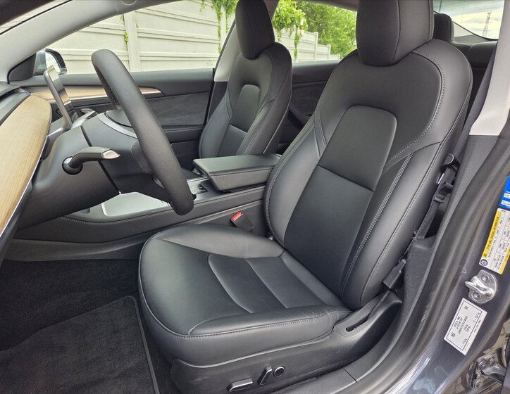 Tesla Model 3 Sedan / Limuzína 0,0 208 kw