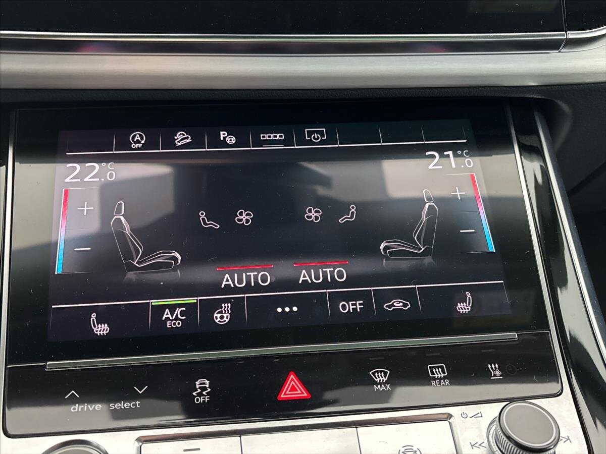 Audi Q8 SUV / Terénní 3,0 l 210 kw