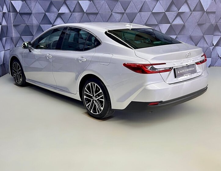 Toyota Camry Sedan / Limuzína 2,5 l 169 kw