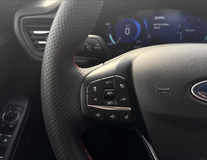 Ford Kuga SUV / Terénní 1,5 l 110 kw