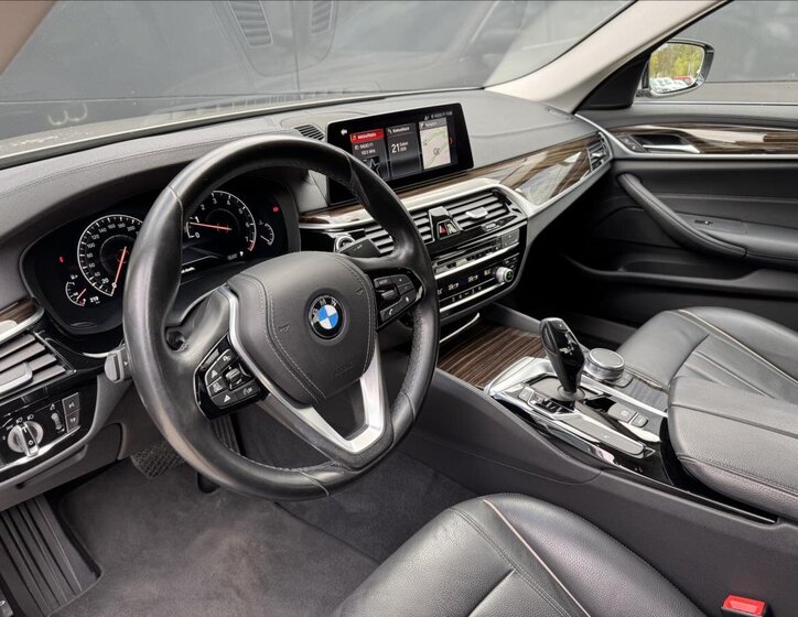 BMW Řada 5 Sedan / Limuzína 2,0 l 185 kw