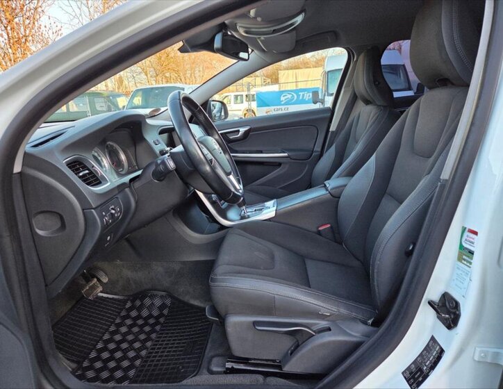 Volvo V60 Kombi 2,0 l 120 kw