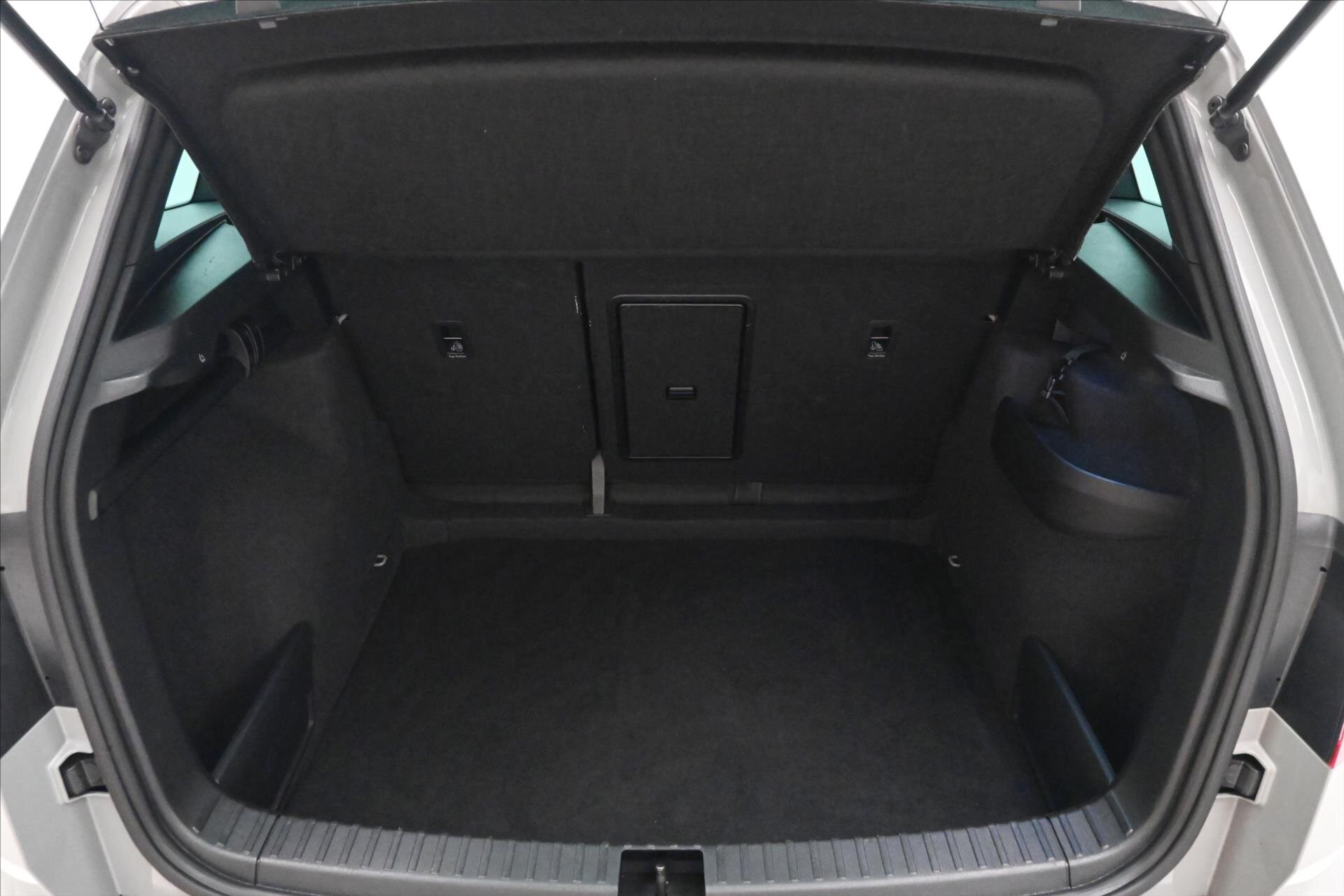 Škoda Karoq SUV / Terénní 1,5 l 110 kw