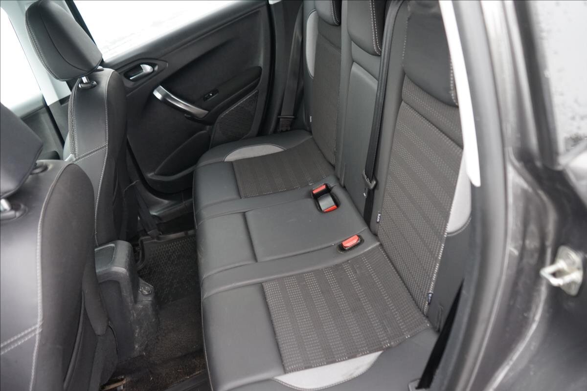 Peugeot 2008 SUV 1,2 l 81 kw