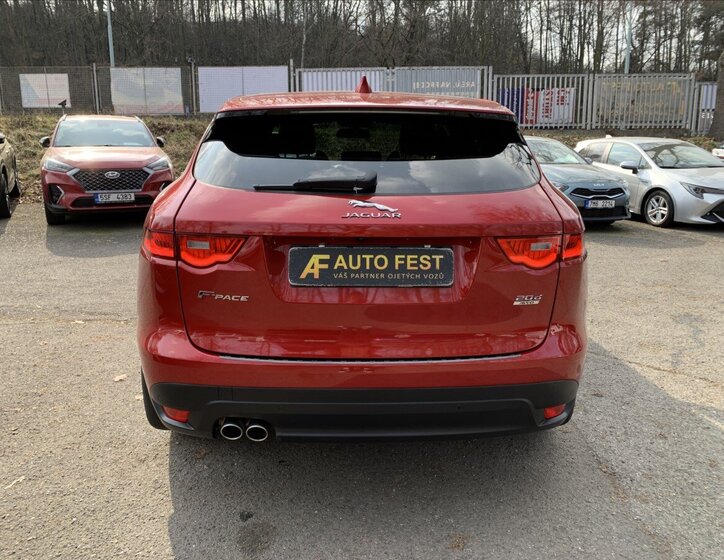 Jaguar F-Pace SUV / Terénní 2,0 l 132 kw