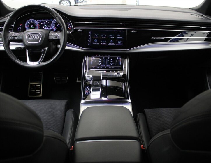 Audi Q8 SUV 3,0 l 210 kw