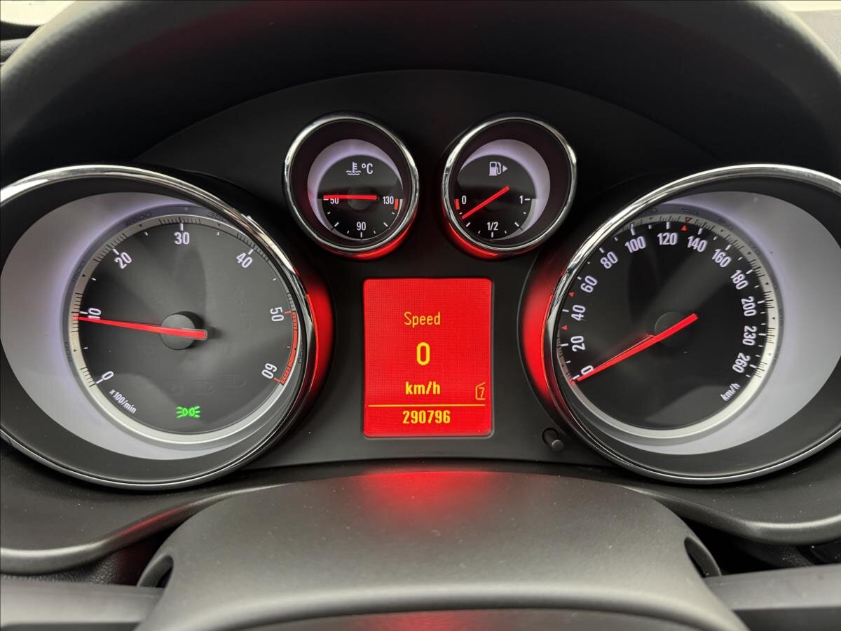 Opel Insignia Sedan / Limuzína 2,0 l 118 kw