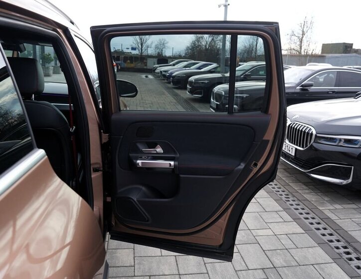 Mercedes-Benz GLB SUV / Terénní 2,0 l 225 kw