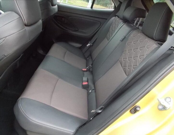 Toyota Yaris Cross 16