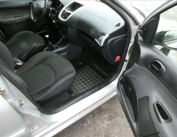 Peugeot 206 17
