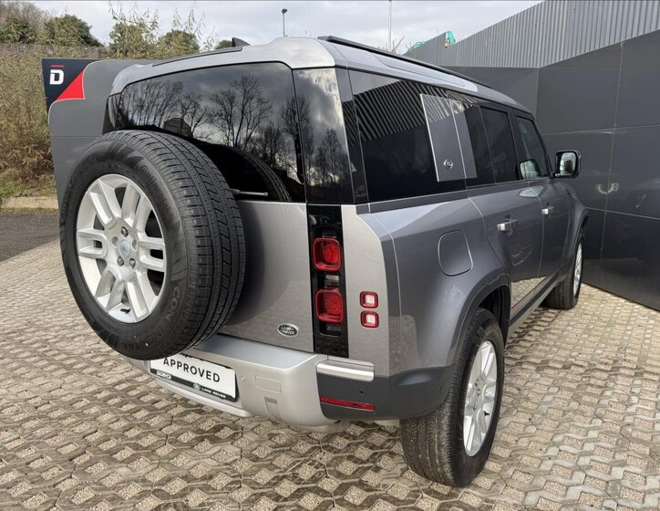 Land Rover Defender 7