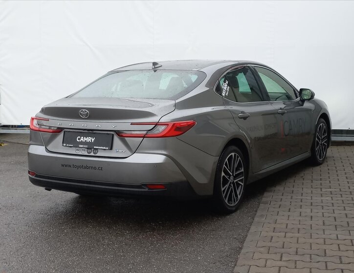 Toyota Camry Sedan / Limuzína 2,5 l 137 kw