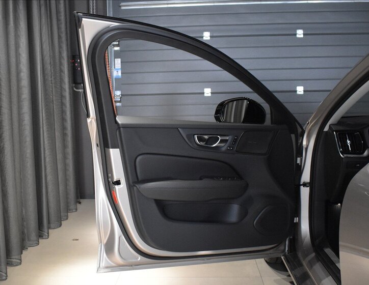 Volvo V60 Kombi 2,0 l 145 kw