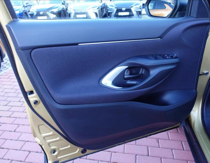 Toyota Yaris Cross 15