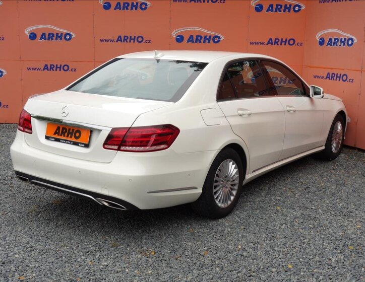 Mercedes-Benz Třídy E Sedan / Limuzína 2,1 l 125 kw