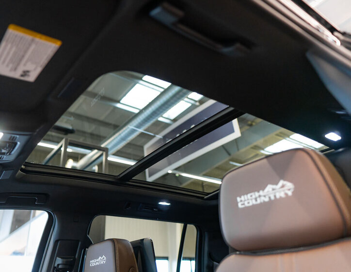 Chevrolet Suburban SUV 6,2 l 313 kw