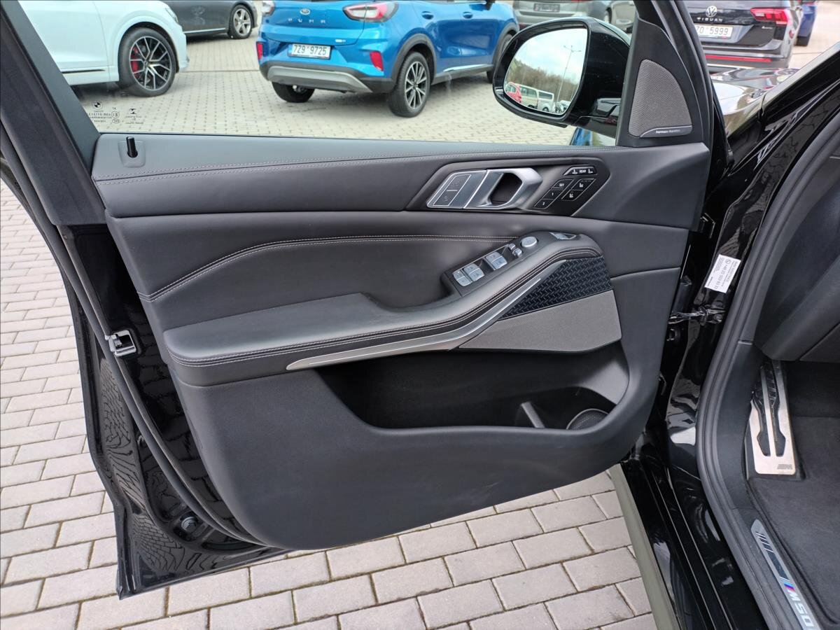 BMW X7 SUV / Terénní 4,4 l 390 kw