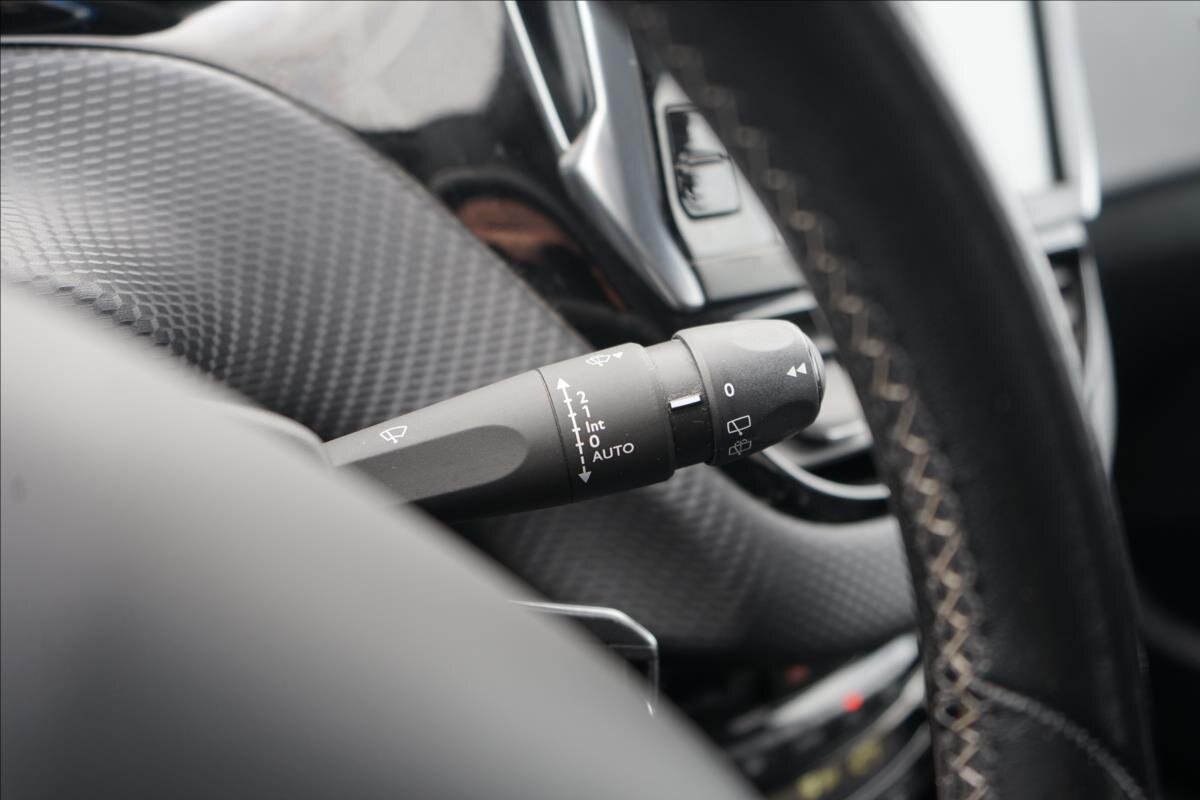 Peugeot 2008 SUV / Terénní 1,2 l 81 kw