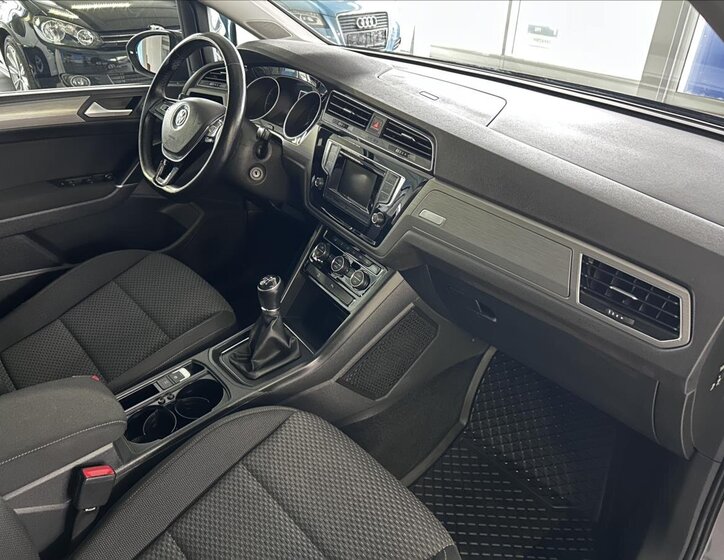 Volkswagen Touran 9
