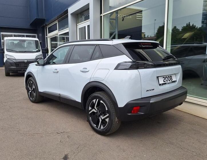 Peugeot 2008 4
