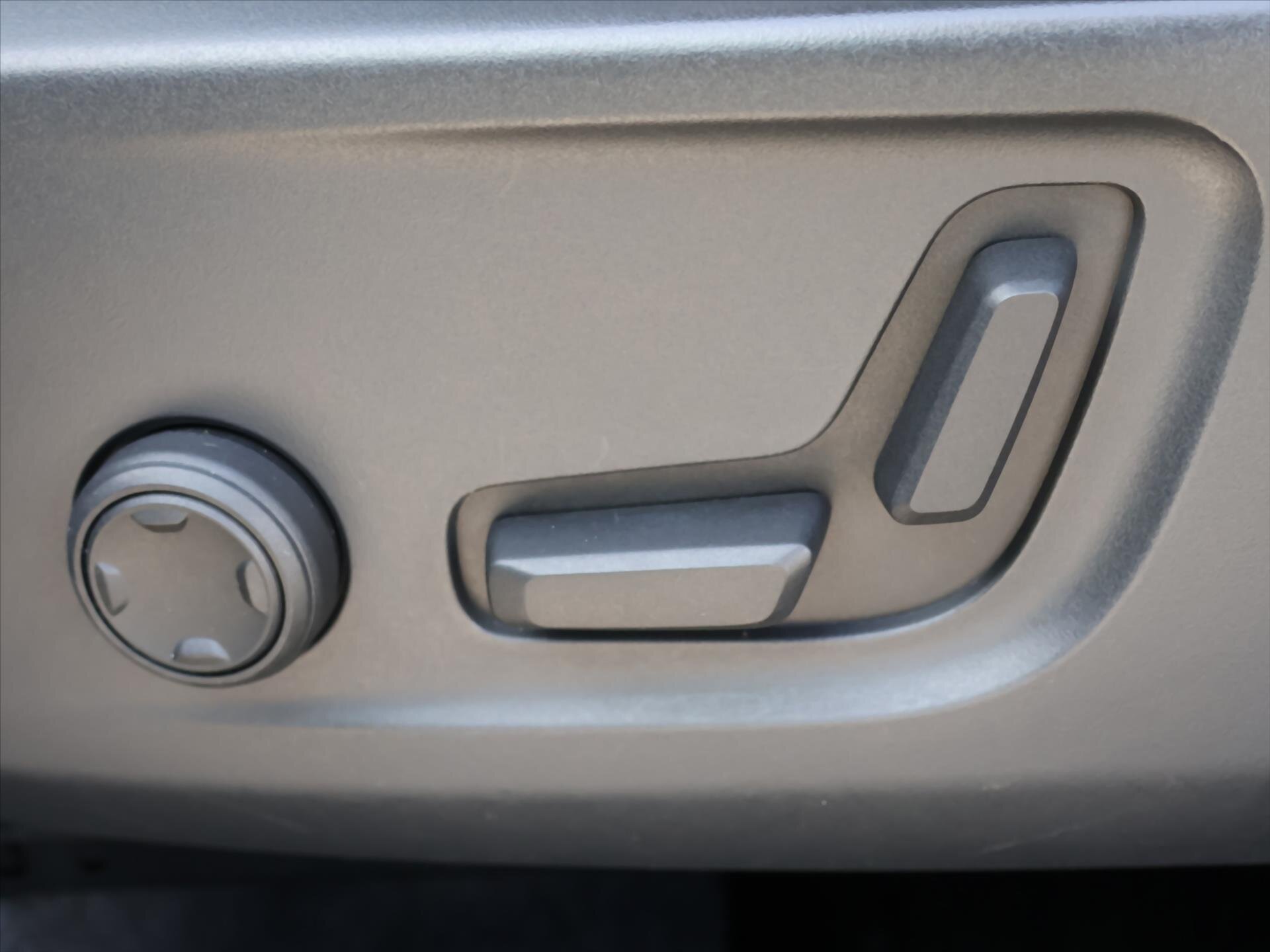 Volvo XC40 SUV / Terénní 2,0 l 140 kw