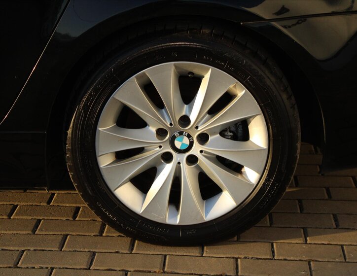 BMW Řada 5 Kombi 3,0 l 145 kw