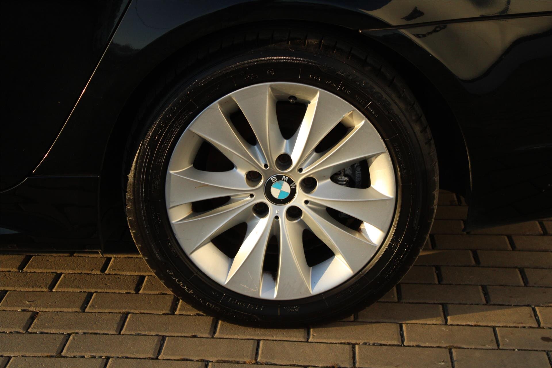 BMW Řada 5 Kombi 3,0 l 145 kw