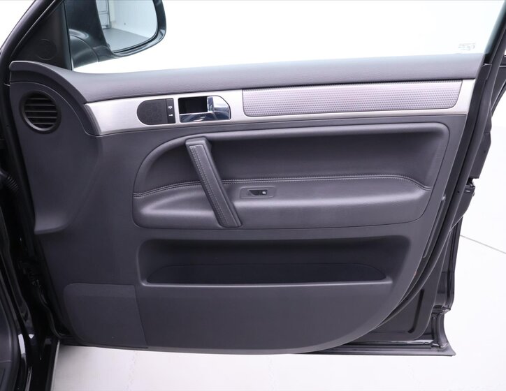 Volkswagen Touareg SUV / Terénní 3,0 l 176 kw