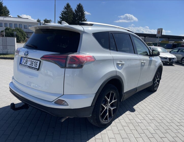 Toyota RAV4 SUV / Terénní 2,5 l 145 kw